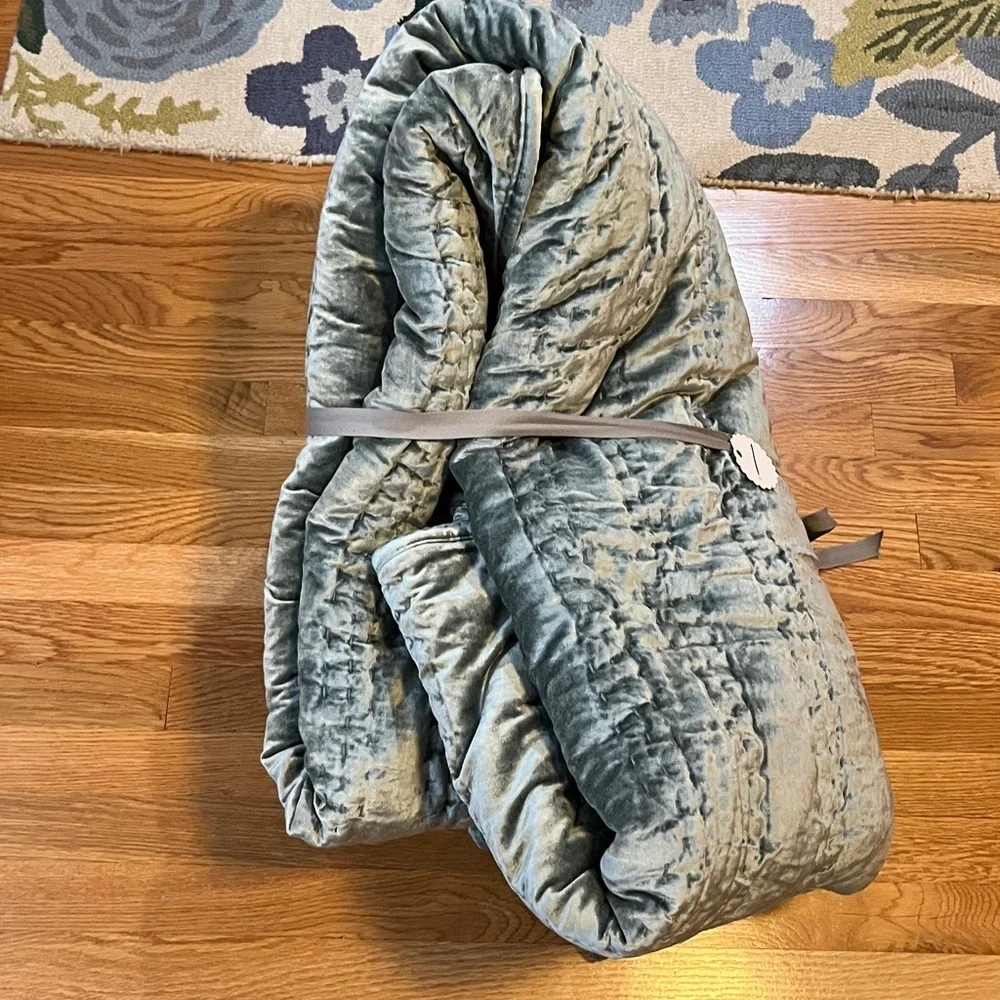 Anthropologie Lustered Velvet Alastair Quilt Size Queen NWT